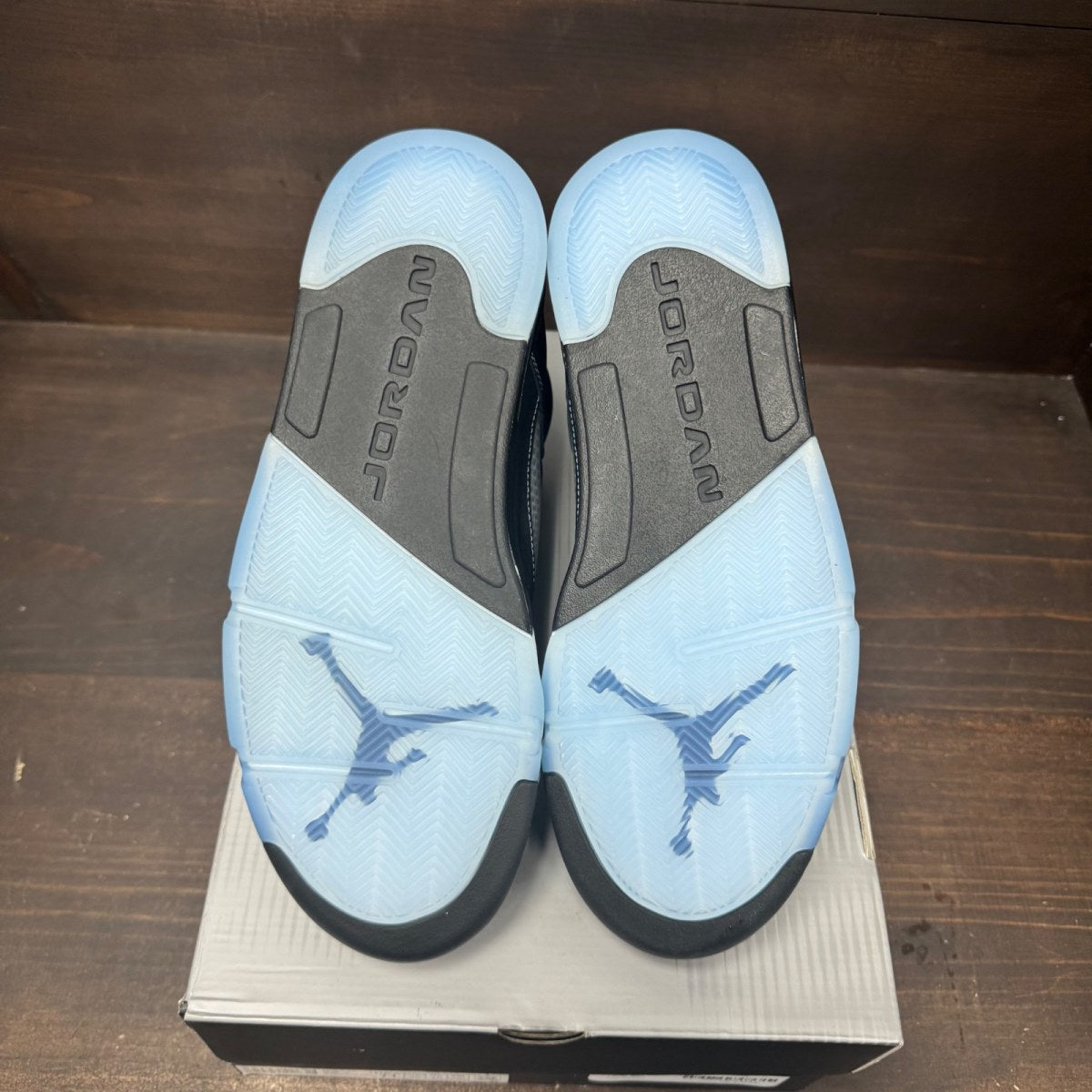 Jordan 5 Retro Black University Blue (2026) Size 11 (Pre-Owned) - box