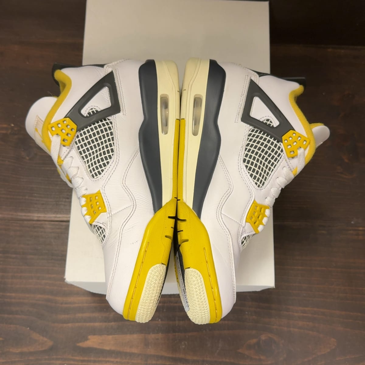 Jordan 4 Retro Vivid Sulfur (Women's) Size 9W (Pre-Owned) - aux