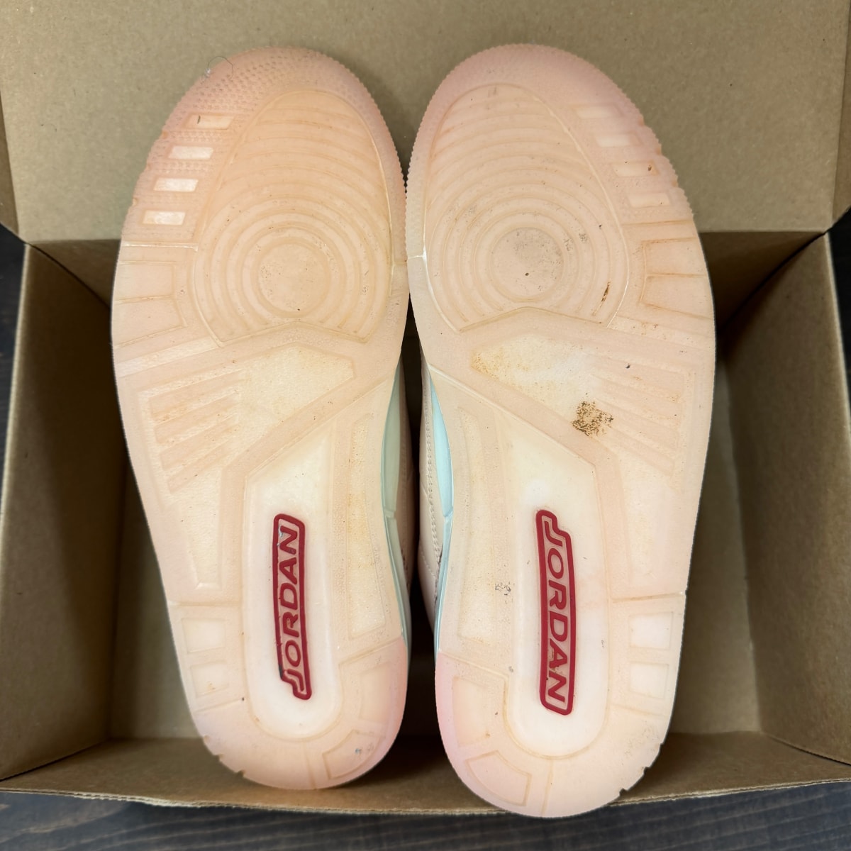 Jordan 3 Retro Valentine's Day Treat Yourself (2025) (Women's) Size 10W (Pre-Owned) - Image 6