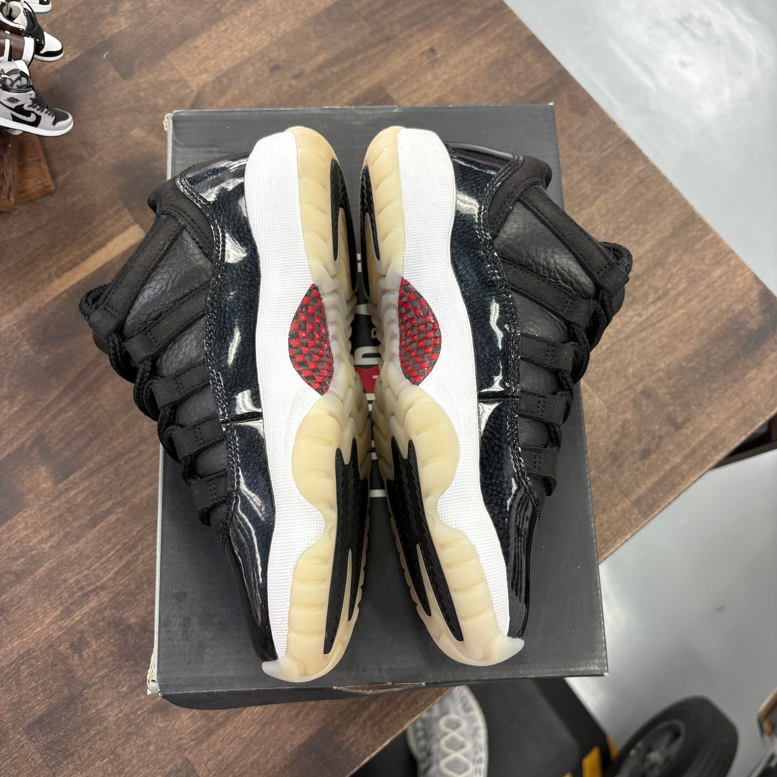 72-10 Jordan 11 Low (GS) (USED)