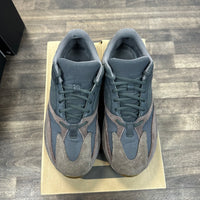 Mauve Yeezy 700 (USED)