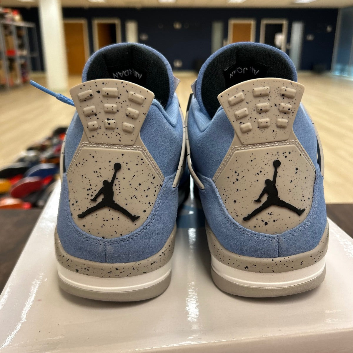 Jordan 4 Retro University Blue - Image 4