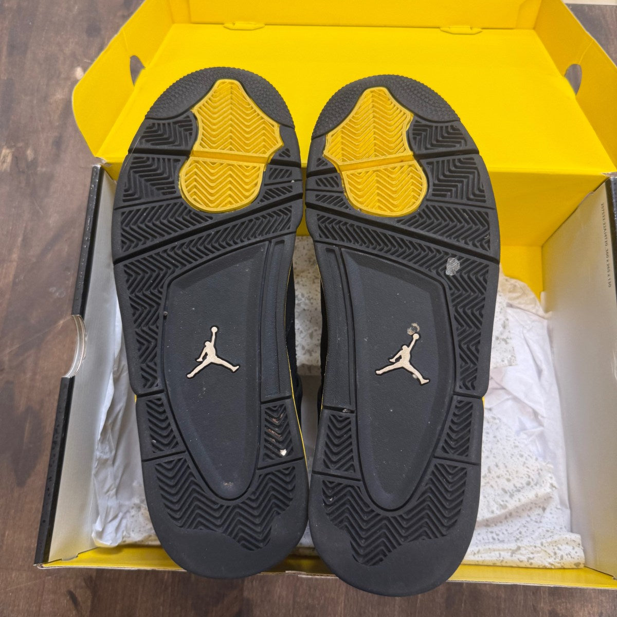 Jordan 4 Retro Thunder (2023) - Image 5