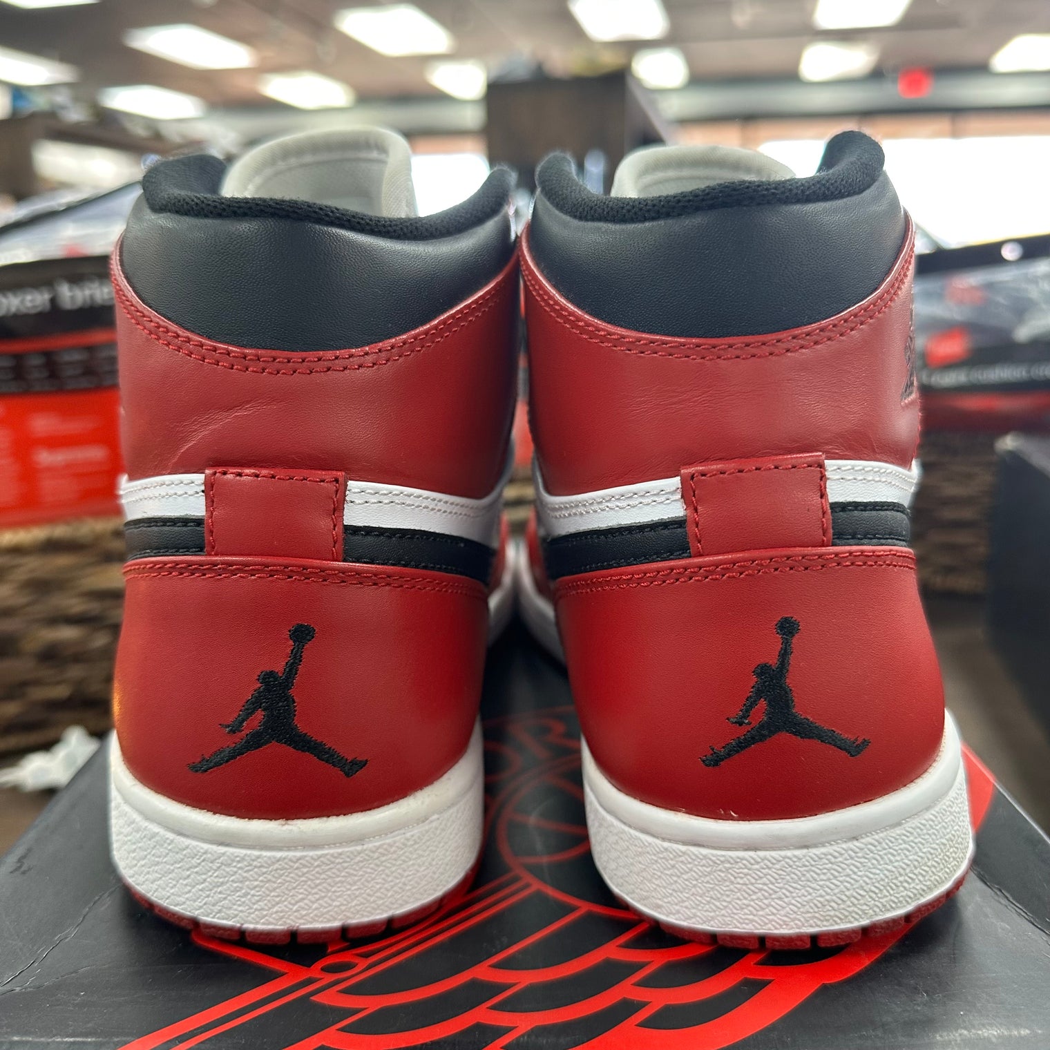 Chicago Jordan 1 Retro (2013) (Lightly Worn)