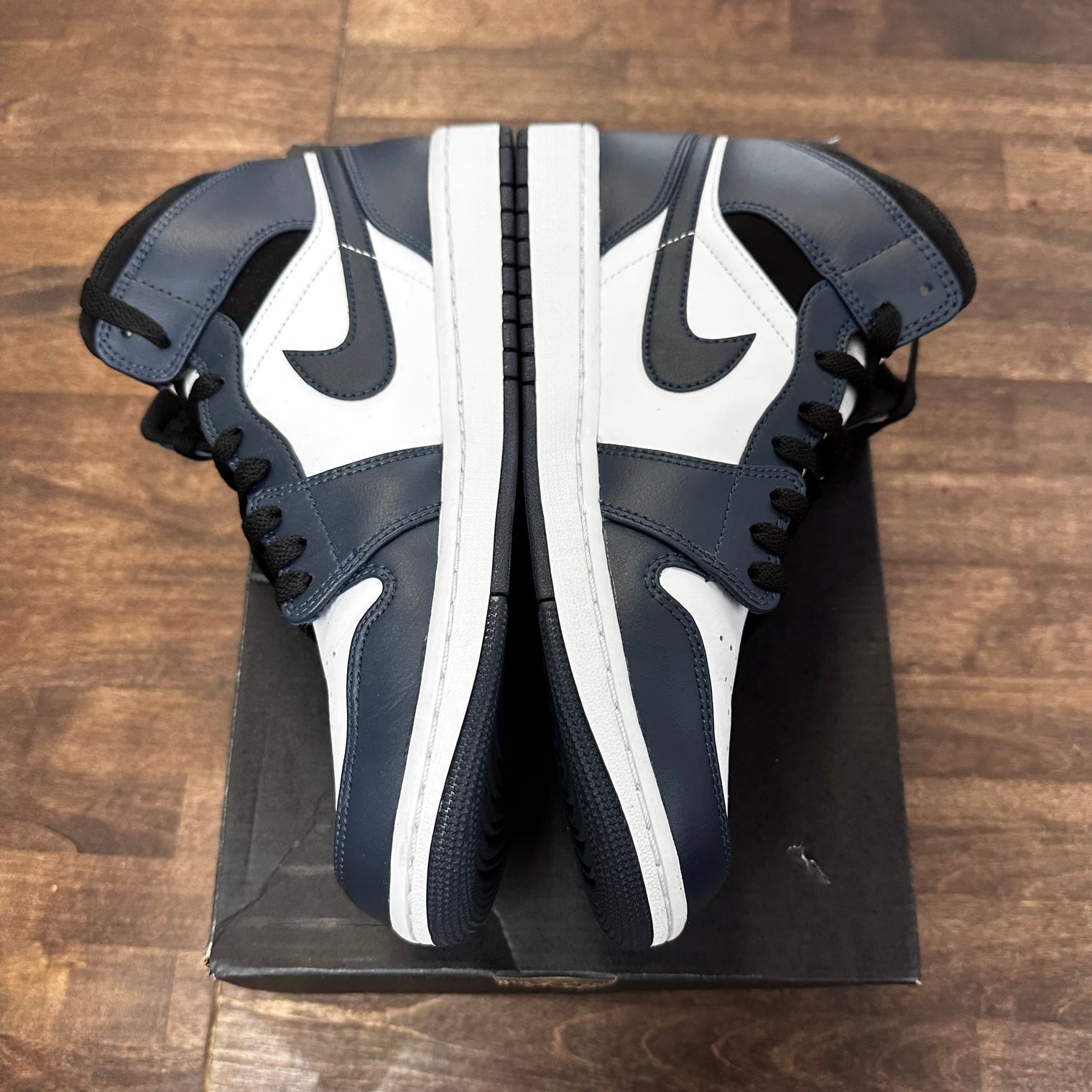 Armory Navy Jordan 1 Mid (USED)
