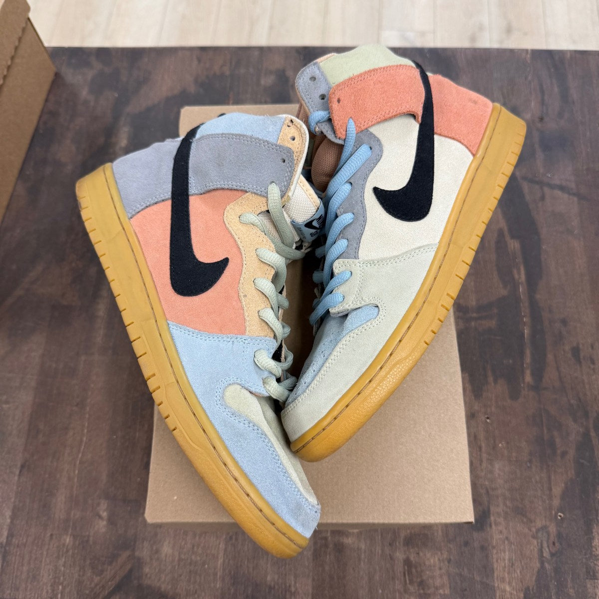 Nike SB Dunk High Spectrum Size 11 (Pre-Owned) - Image 2