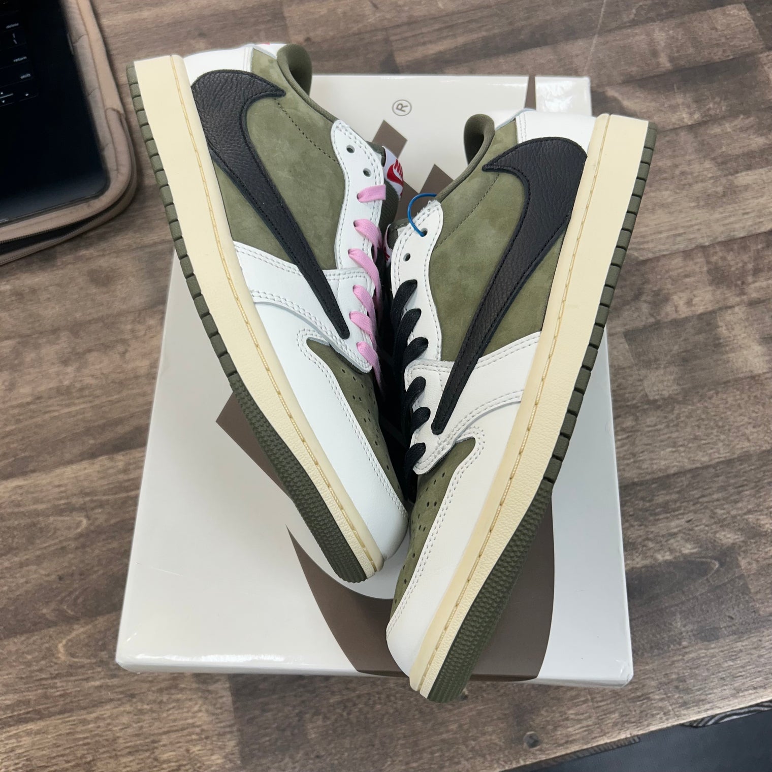 Medium Olive Travis Scott Jordan 1 Low OG SP (USED)