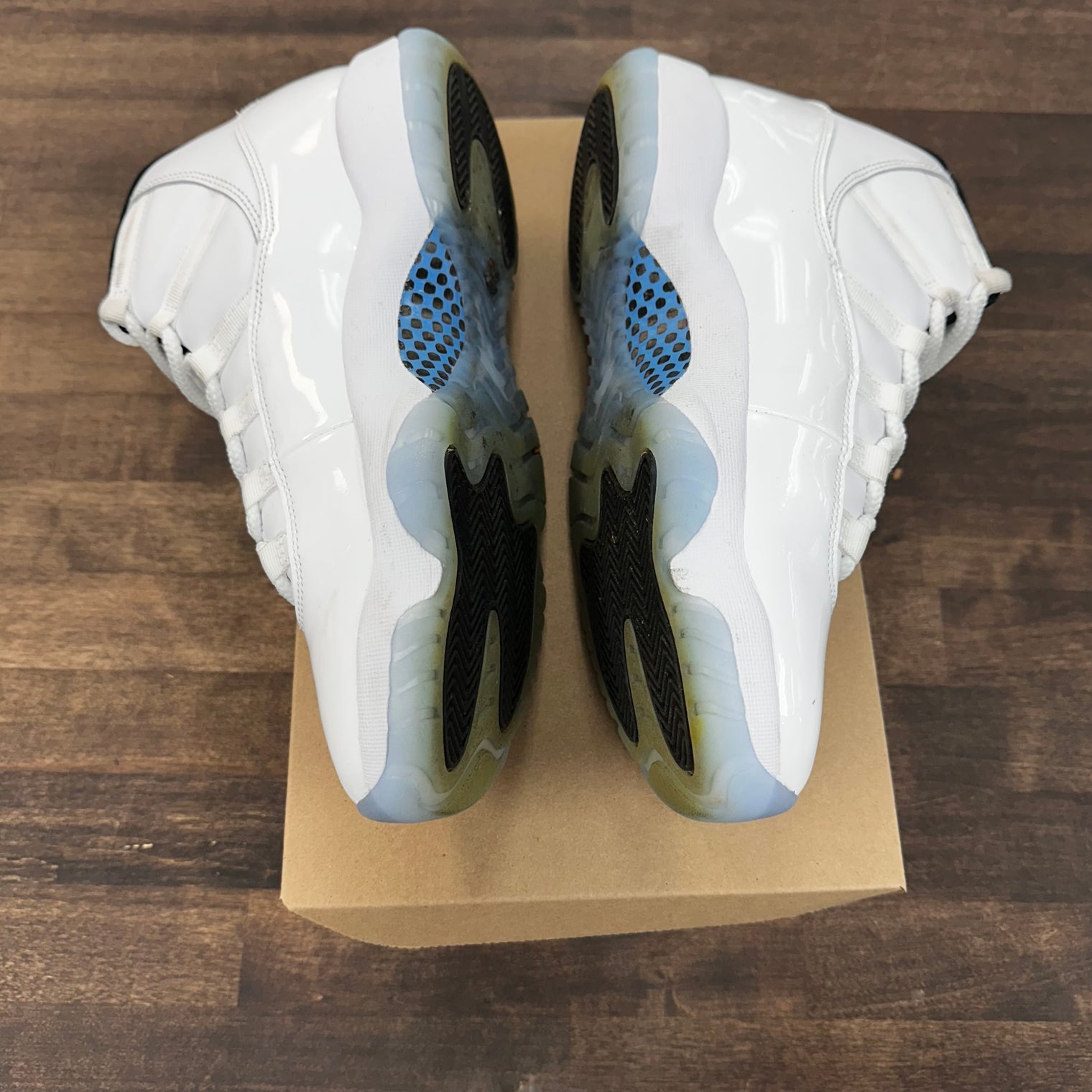 Legend Blue Jordan 11 (2024) (USED,No Box)