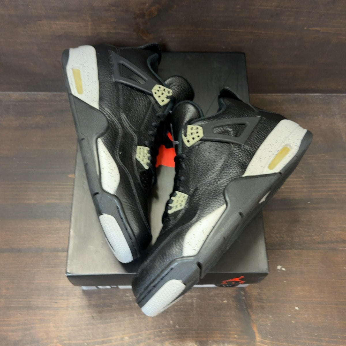 Jordan 4 Retro Oreo (2015) - Image 2