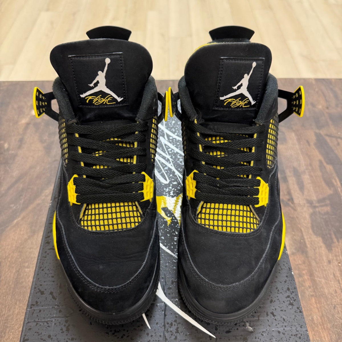 Jordan 4 Retro Thunder (2023) - Image 2