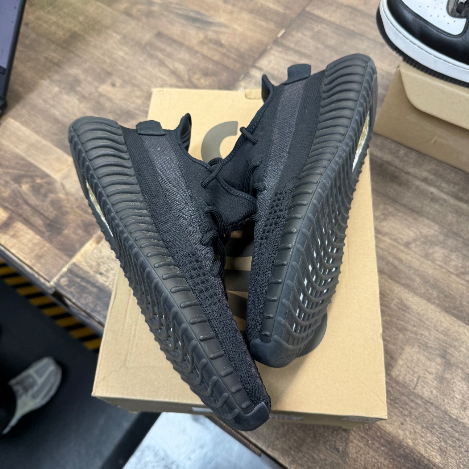 Onyx Yeezy 350 (USED)