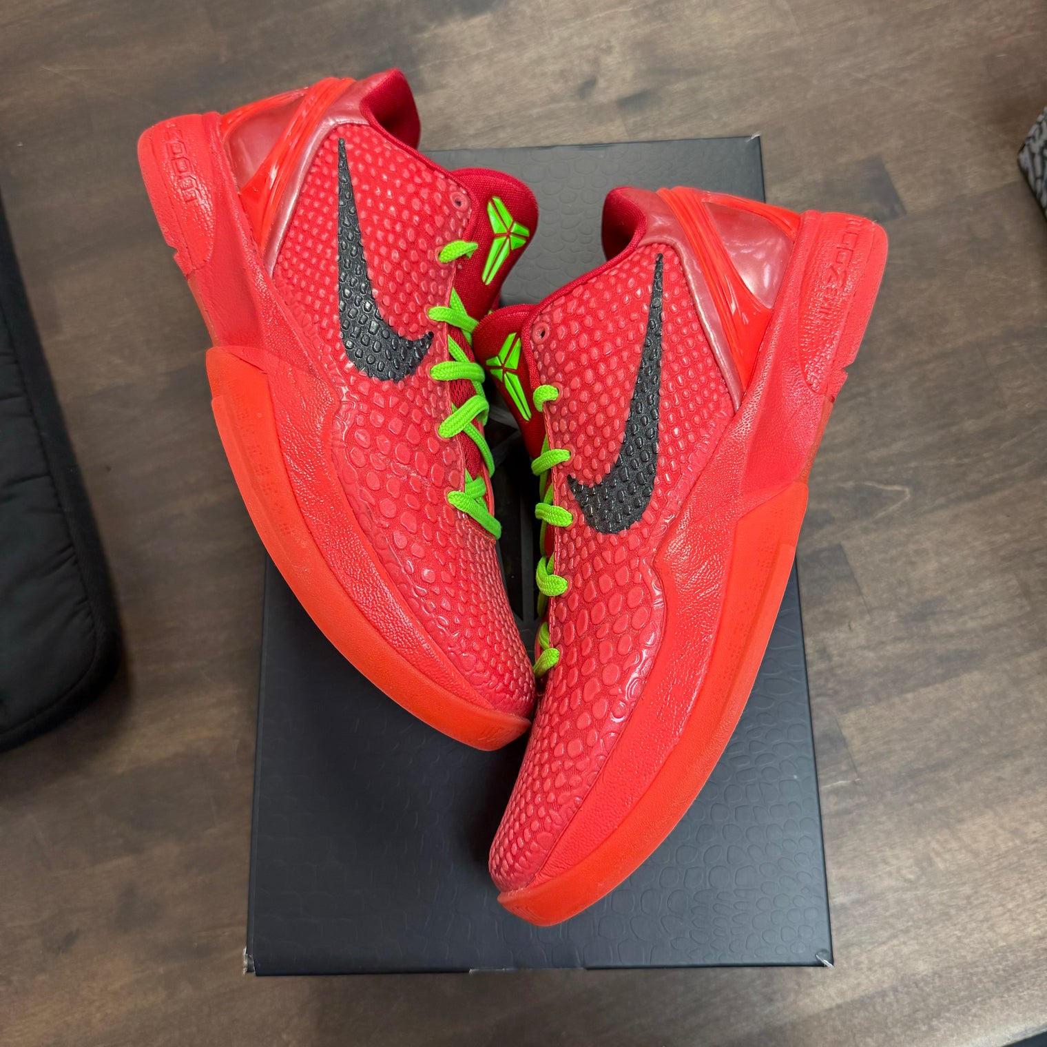 Reverse Grinch Kobe 6 (USED)