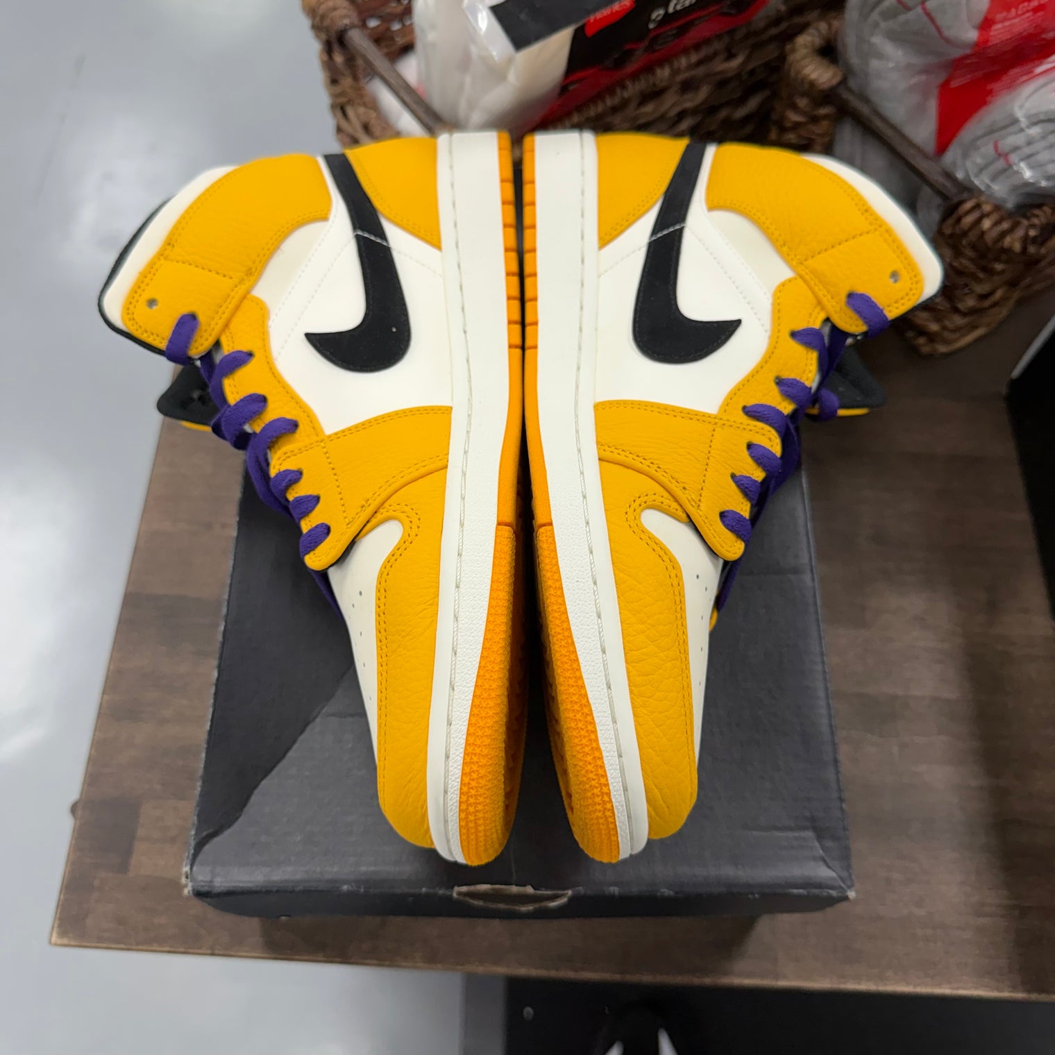 Lakers Jordan 1 Mid SE (USED)