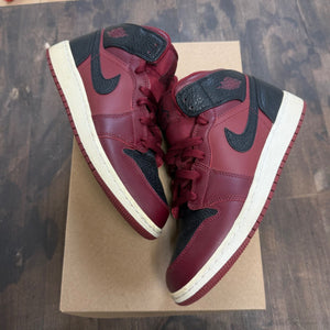 Jordan 1 Mid Team Red Black White (GS) Size 6.5Y (Pre-Owned) - Image 1
