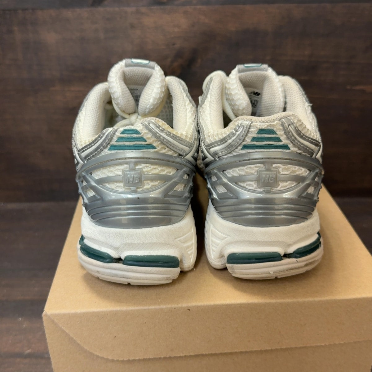 New Balance 1906R Silver Metallic Sea Salt Size 8.5 (Pre-Owned) - Image 4
