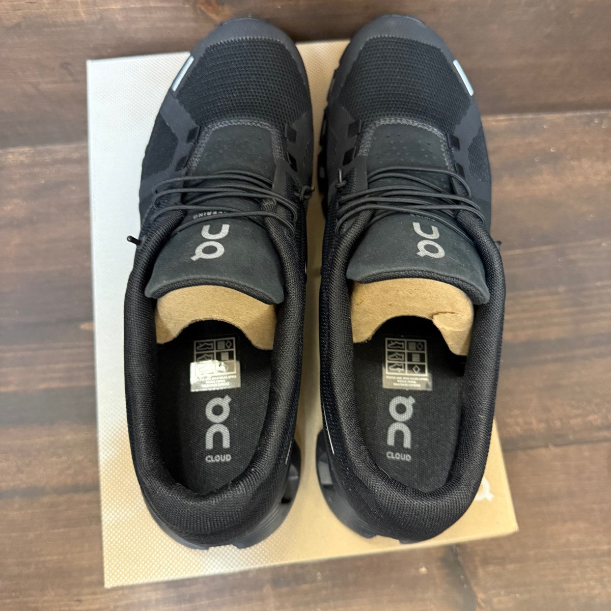 On Running Cloud 6 All Black Size 9.5 (Pre-Owned) - Image 5