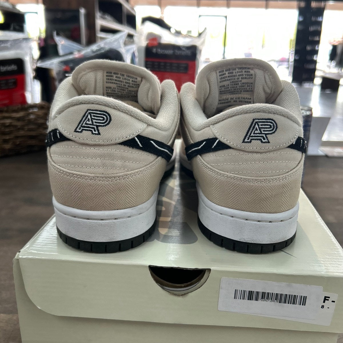 Nike SB Dunk Low Albino & Preto - Image 4