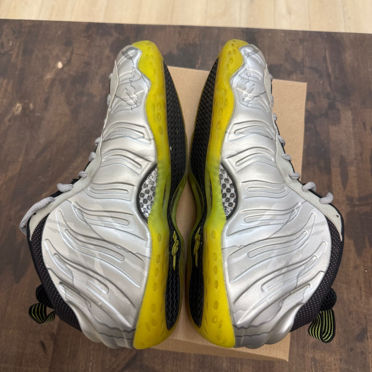Nike Air Foamposite One Silver Volt Camo Size 13 (Pre-Owned) - Image 4