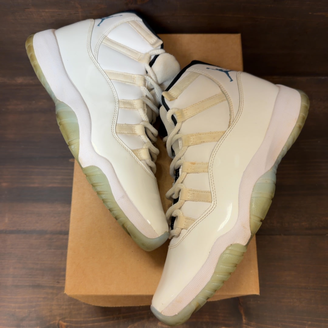 Jordan 11 Retro Legend Blue (2024) Size 9.5 (Pre-Owned) - Image 2