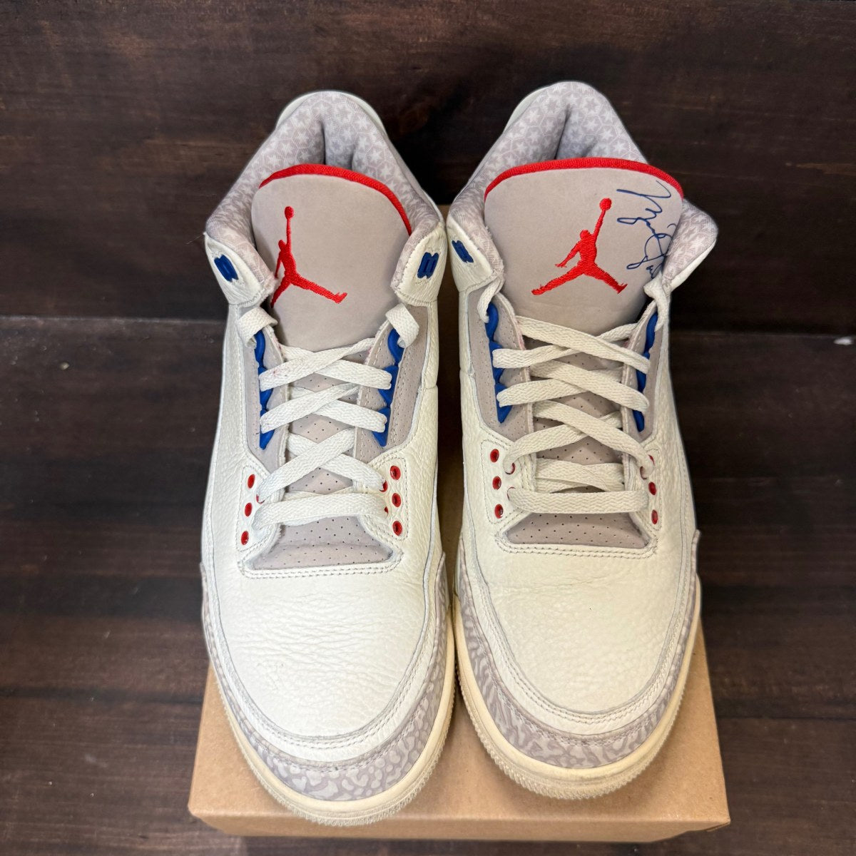 Jordan 3 Retro International Flight Size 11 (Pre-Owned) - Image 2