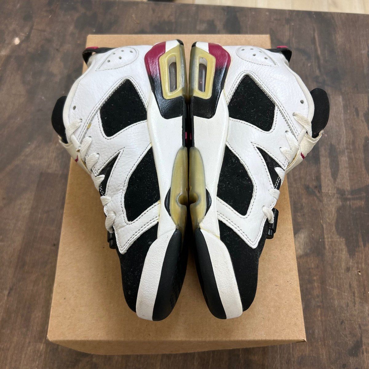Jordan 6 Retro Low Fuchsia Flash (GS) Size 7Y (Pre-Owned) - Image 3