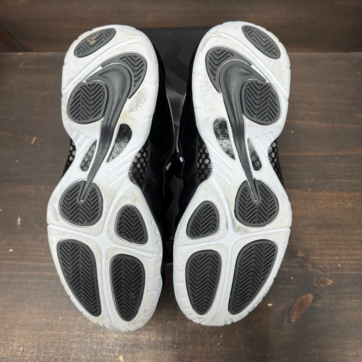 Nike Air Foamposite Pro Dr. Doom (2016) Size 9 (Pre-Owned) - box