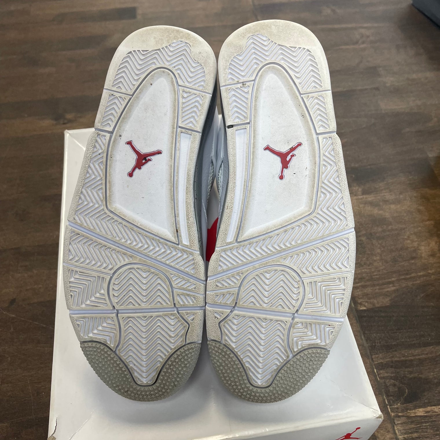 White Oreo Jordan 4 (USED)