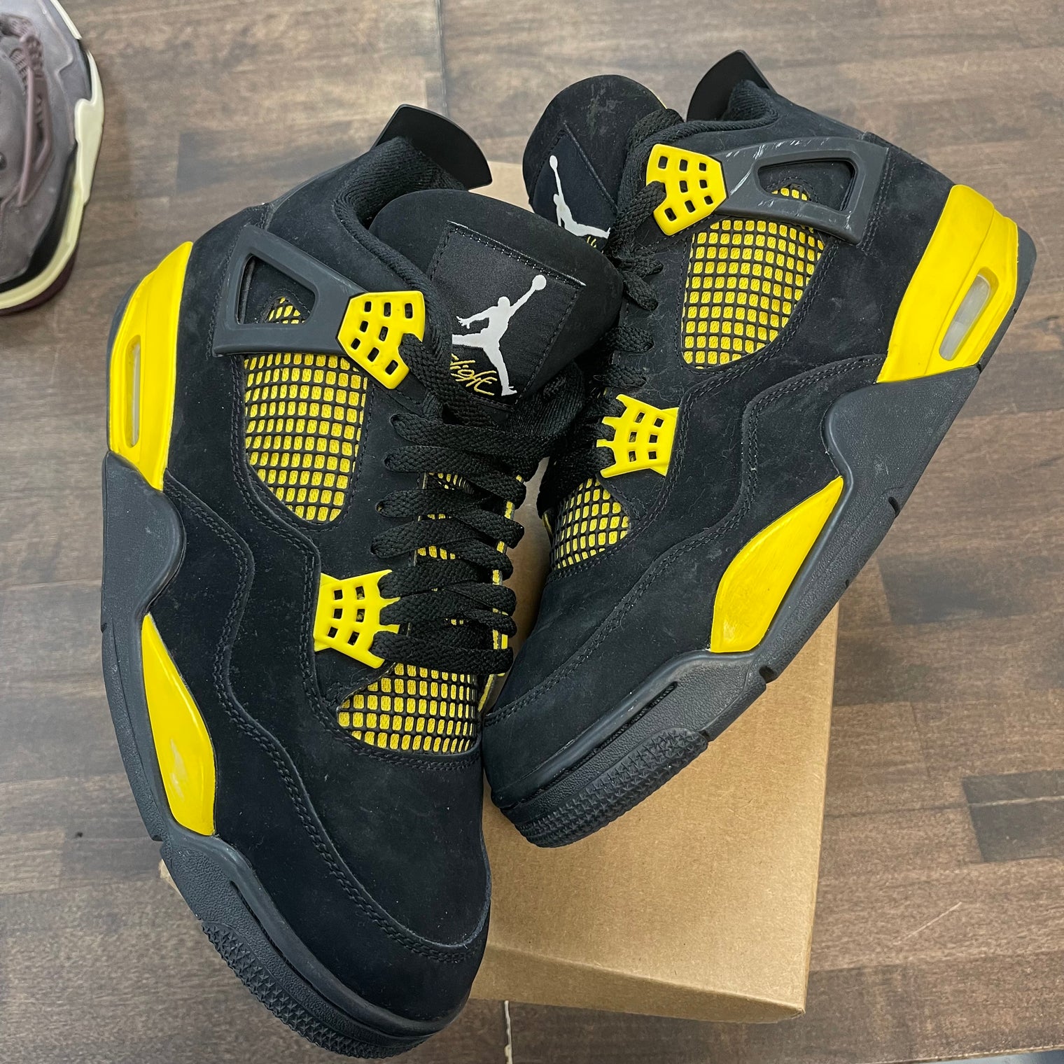 Yellow Thunder Jordan 4 (USED,No Box)