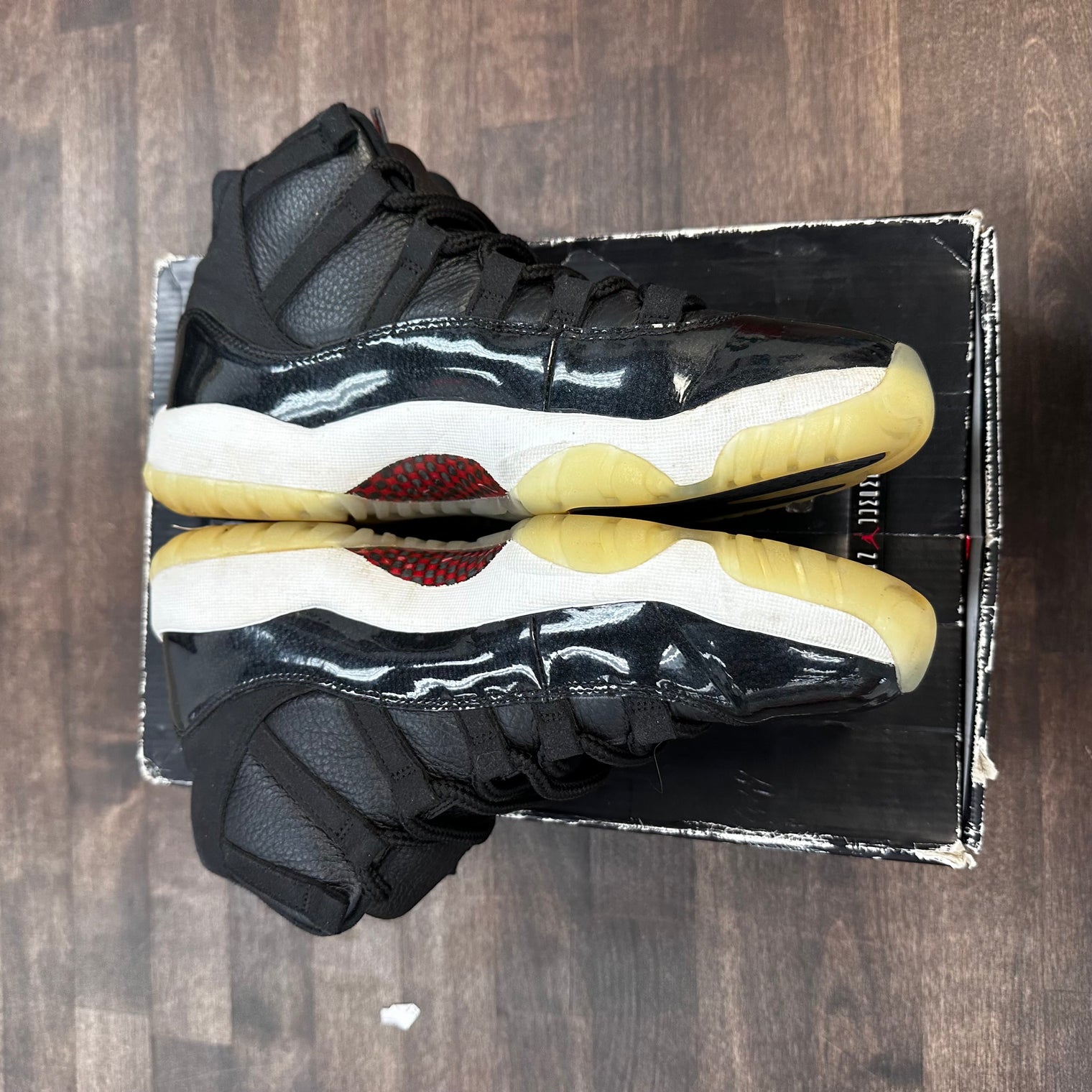 72-10 Jordan 11 High (USED)