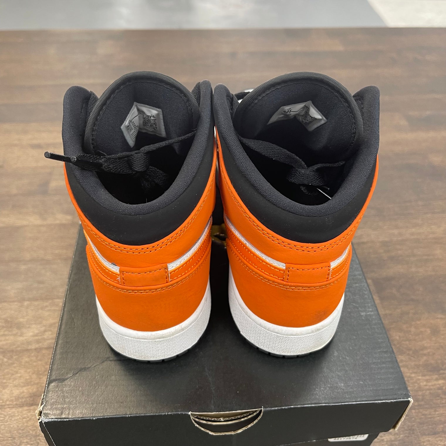 Shattered Backboard Jordan 1 Mid (USED)
