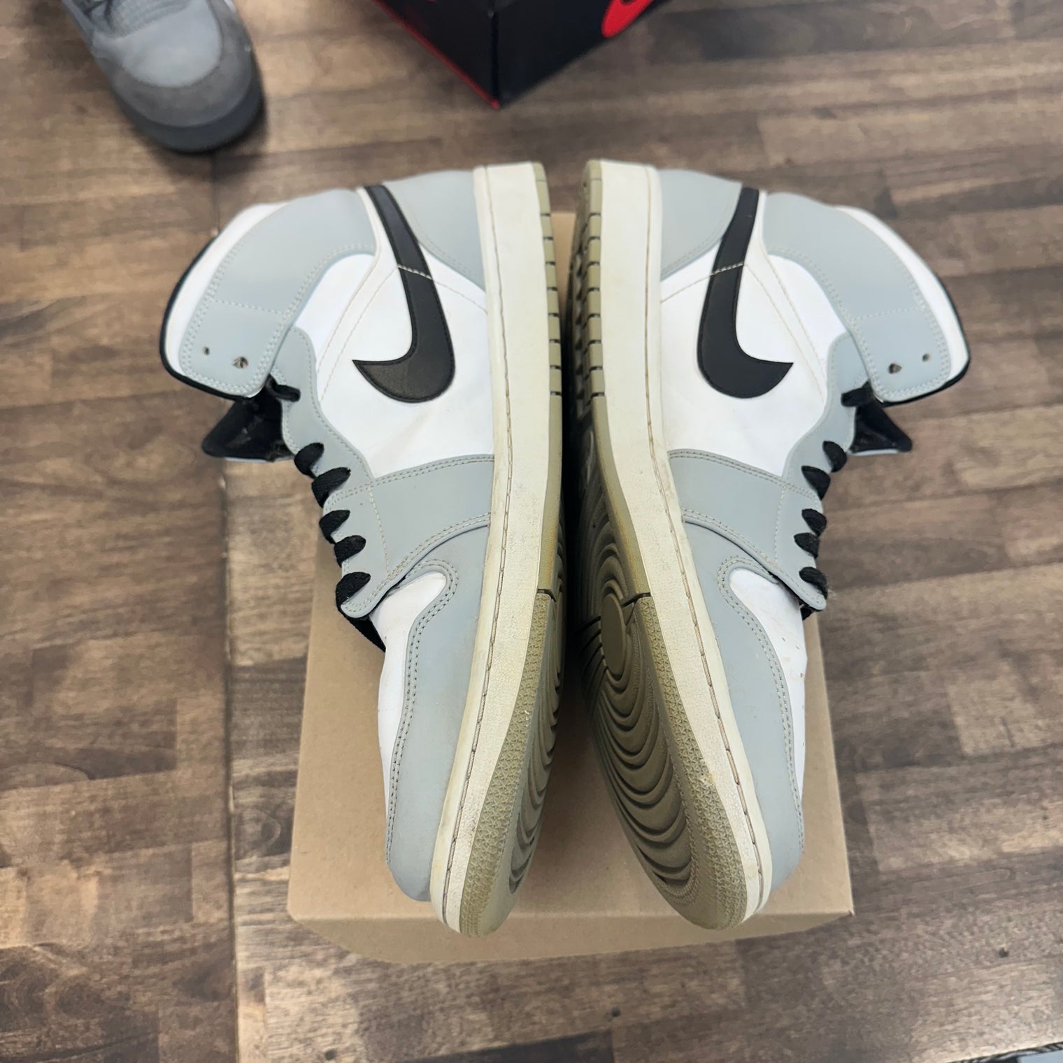 Light Smoke Grey Anthracite Jordan 1 Mid (USED, No Box)