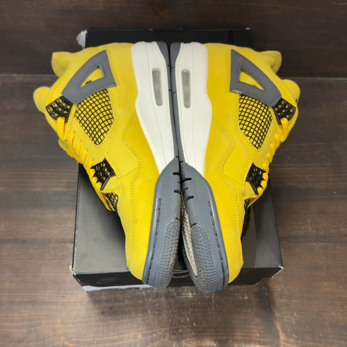 Jordan 4 Retro Lightning (2021) Size 10 (Pre-Owned) - Image 4