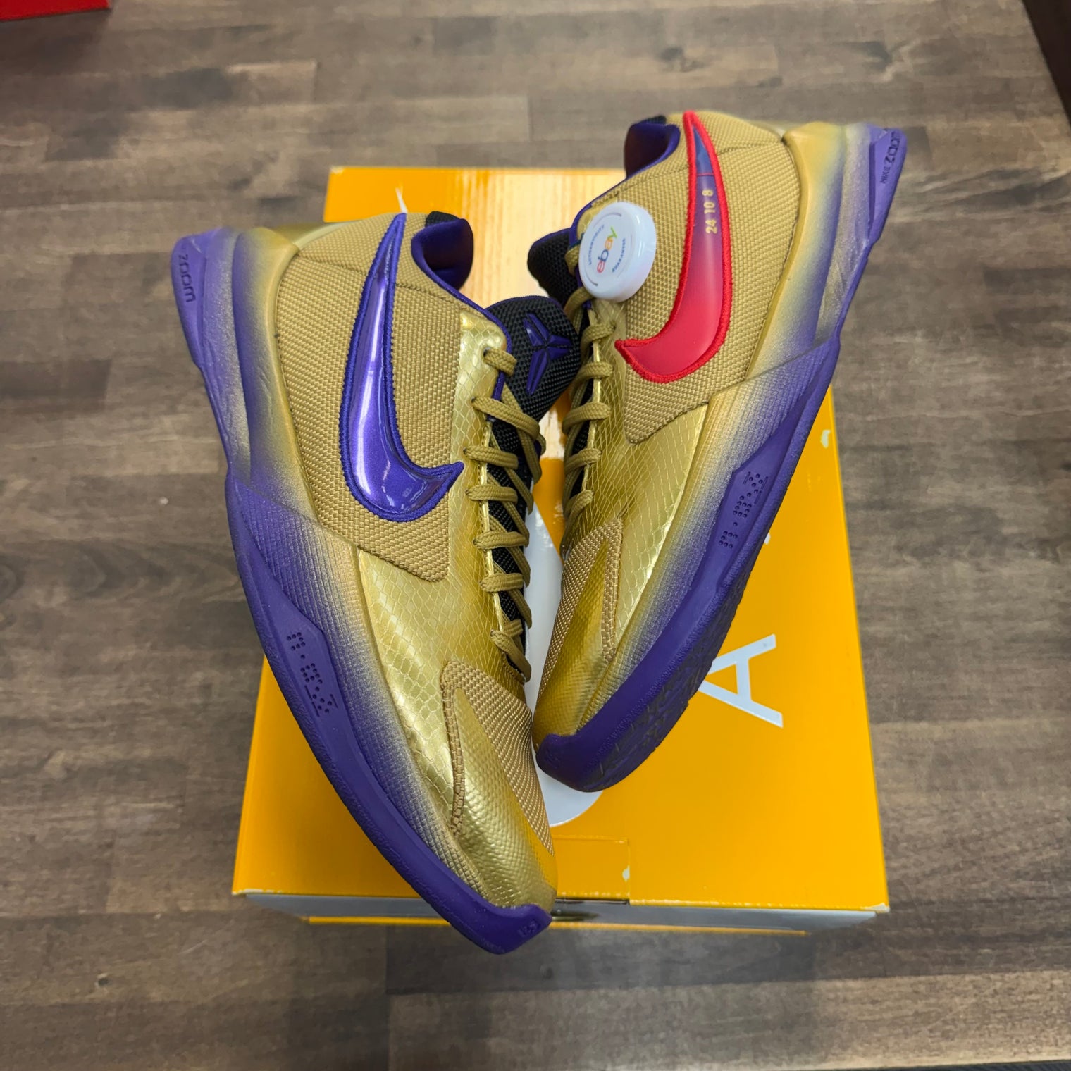 Undefeated Hall of Fame Kobe 5 (USED)