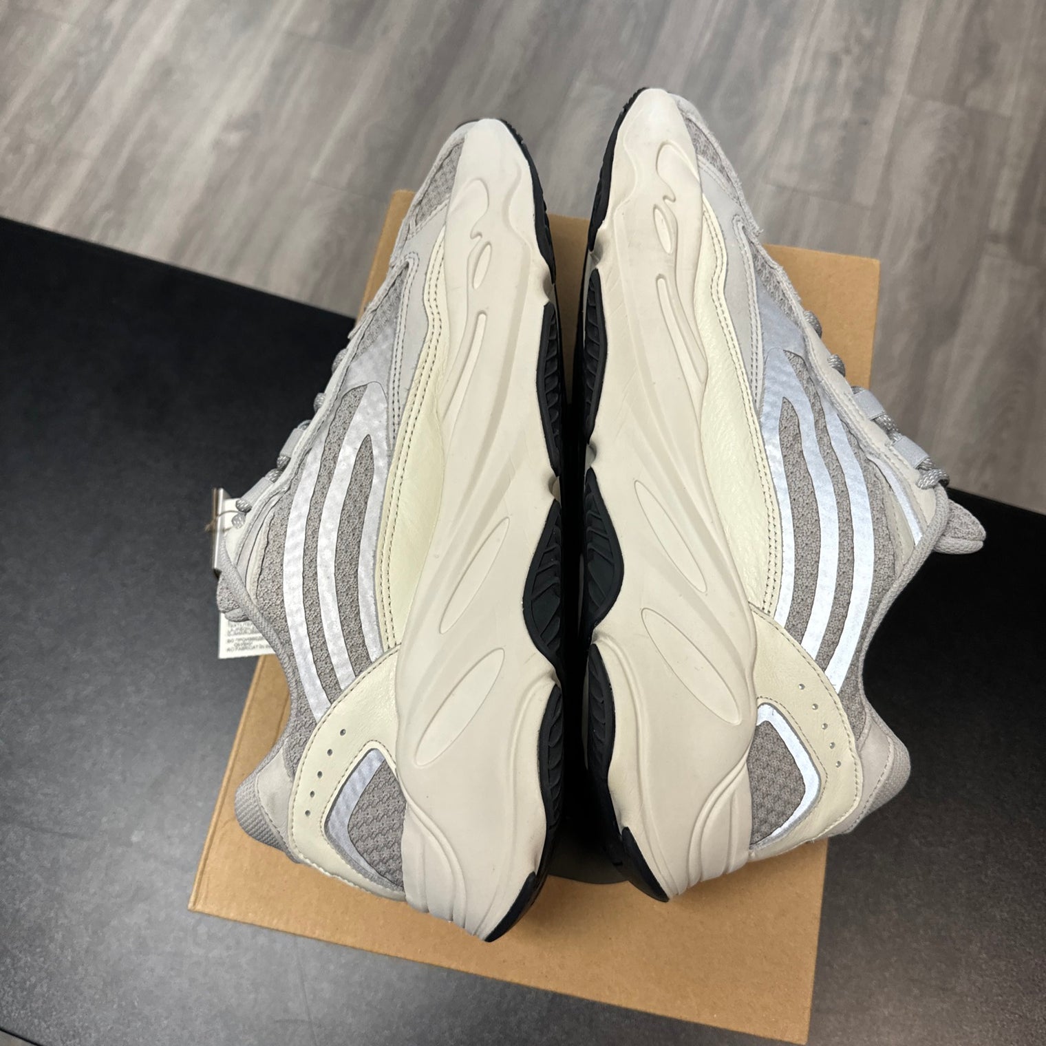 Static Yeezy 700 (Like New, replacement box)