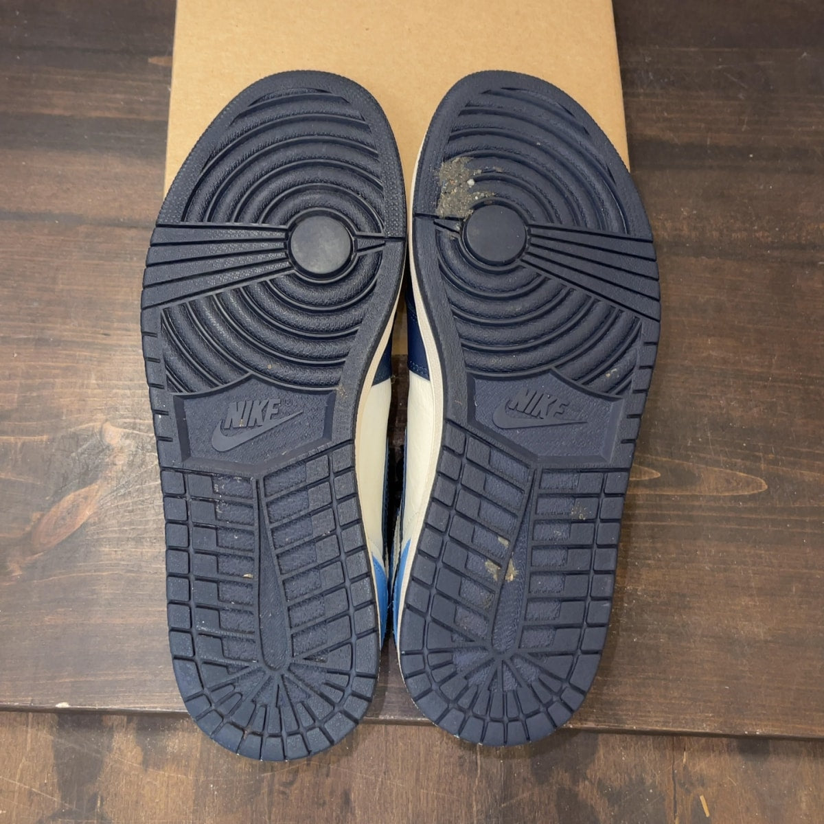 Jordan 1 Retro High Obsidian Size 10.5 (Pre-Owned) - Image 8