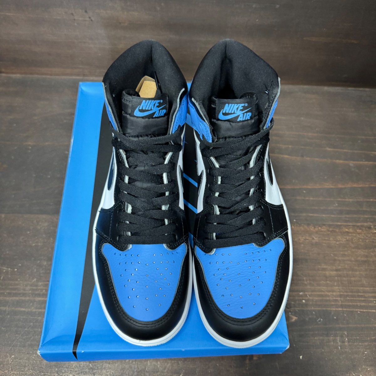Jordan 1 Retro High OG UNC Toe Size 9 (Pre-Owned) - side