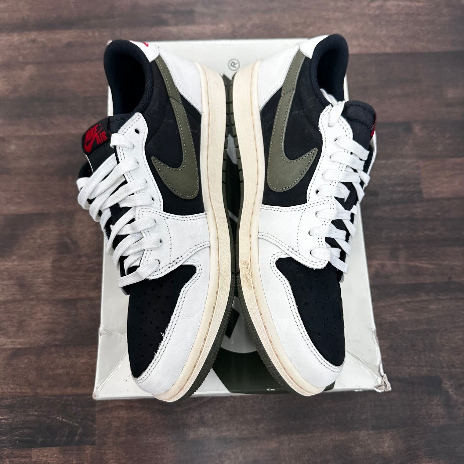 (W) Olive Travis Scott Jordan 1 Low OG (USED)