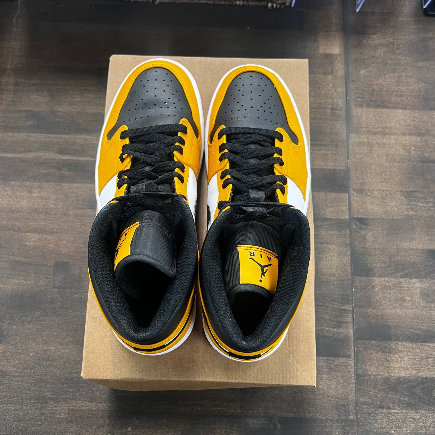 Yellow Toe Jordan 1 Mid (USED, No Box)