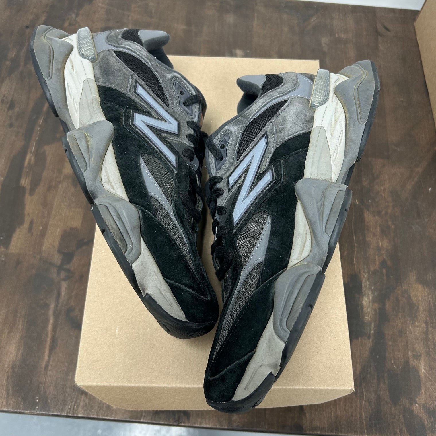 Black Castlerock New Balance 9060 (USED,No Box)