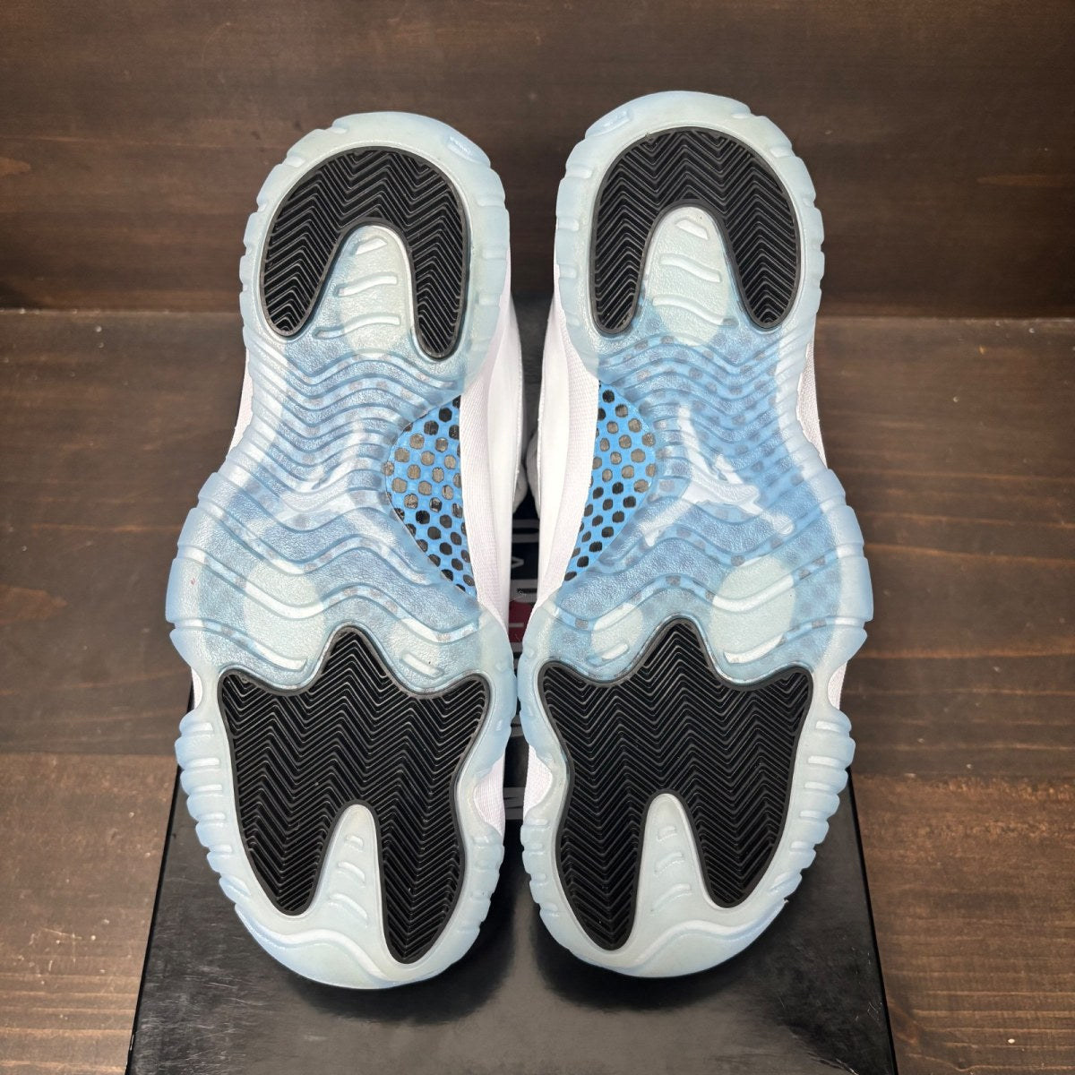 Jordan 11 Retro Legend Blue (2024) - Image 6