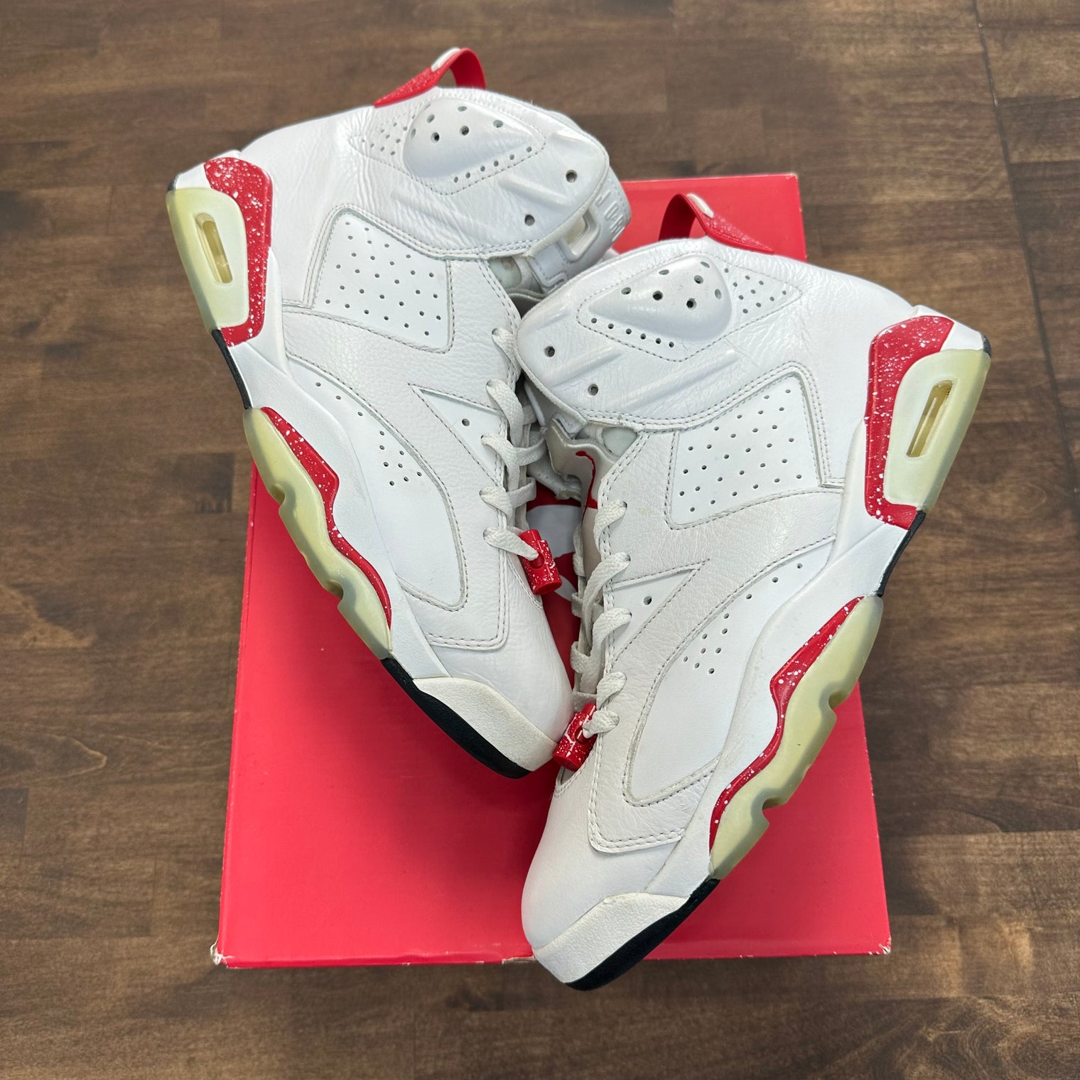Red Oreo Jordan 6 Retro (USED)