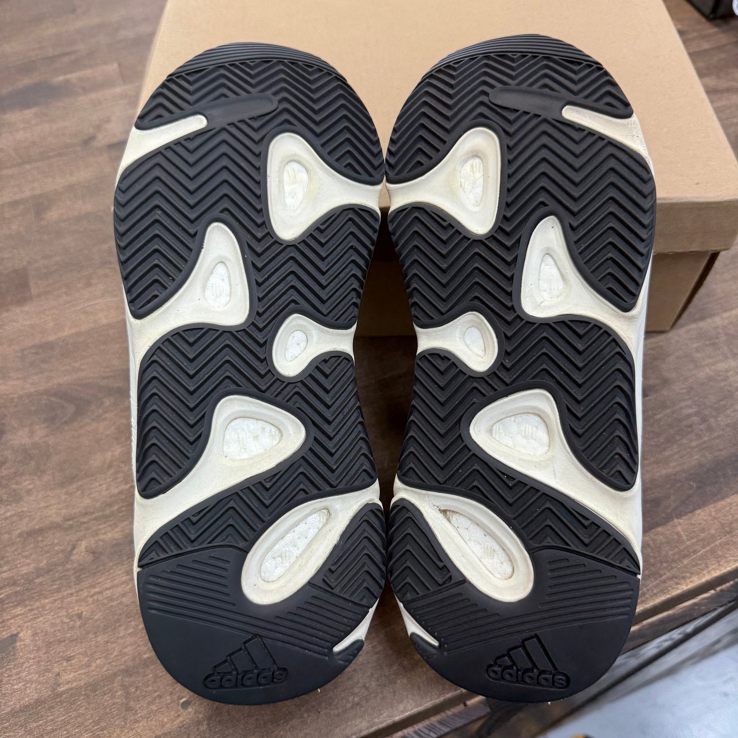 Yeezy 700 Waverunner (USED,No Box)