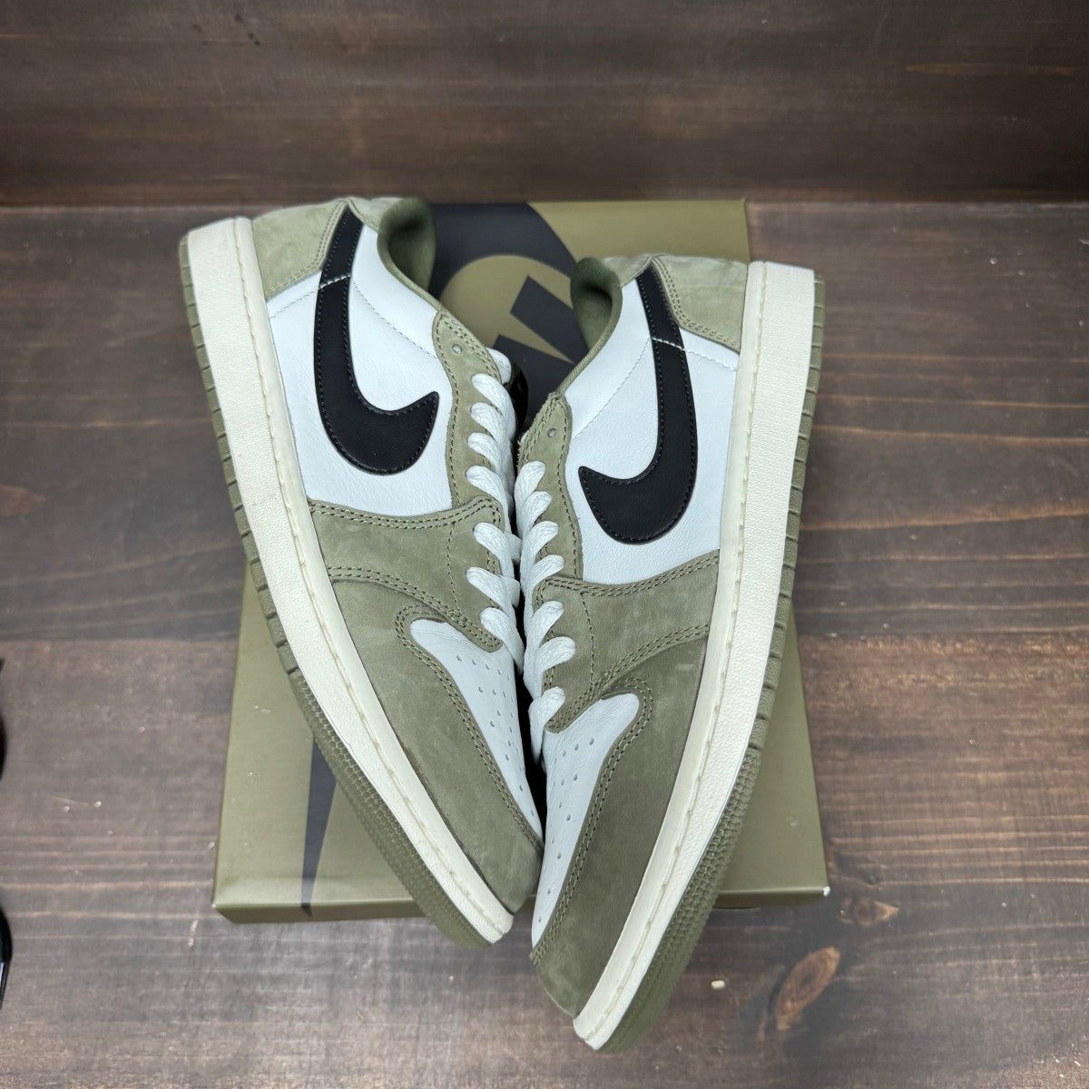 Jordan 1 Retro Low OG Medium Olive - Image 2