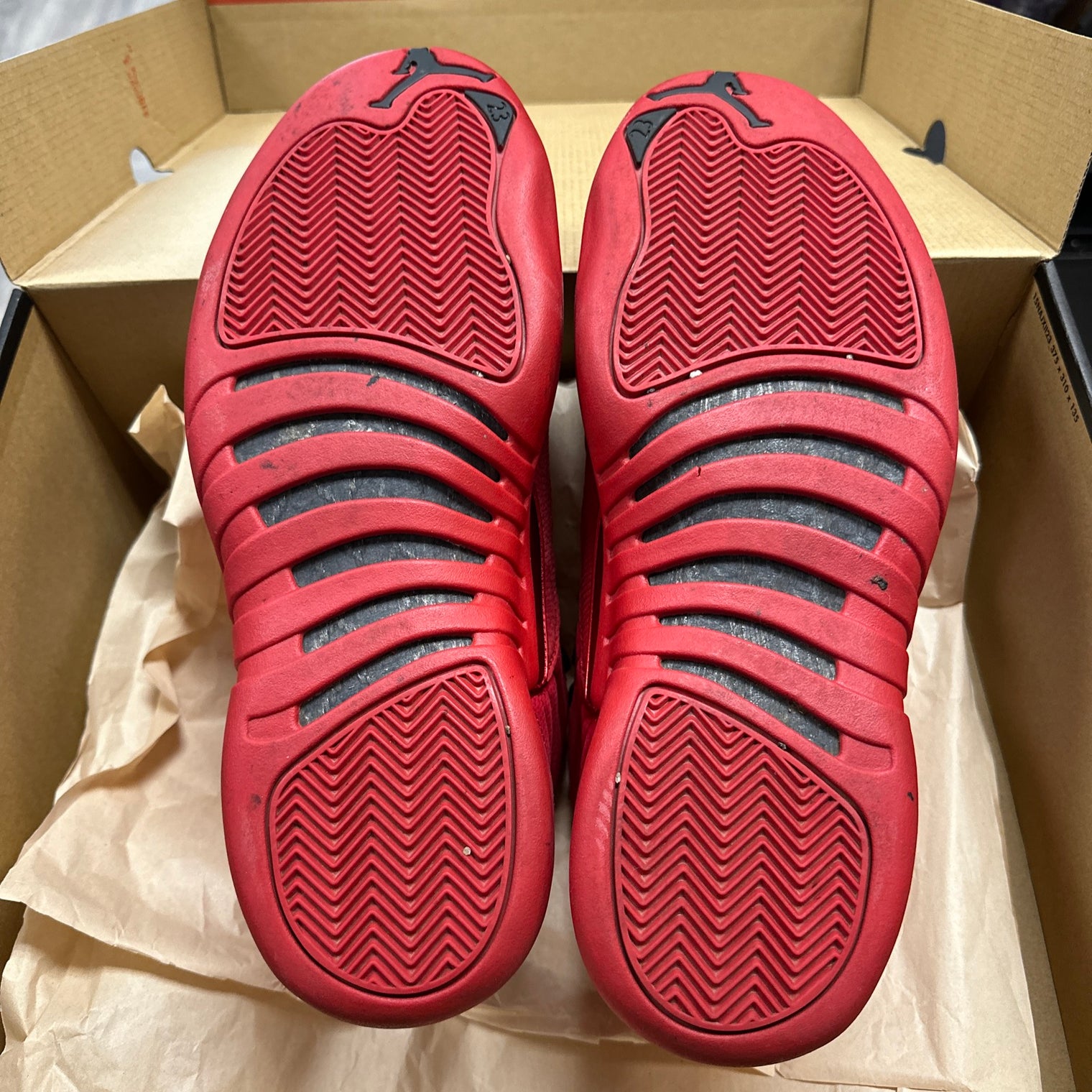 Gym Red Jordan 12 (USED)