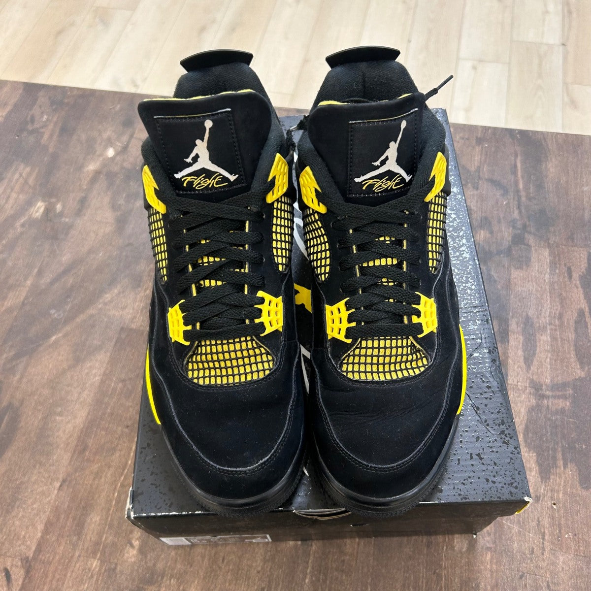 Jordan 4 Retro Thunder (2023) - Image 2