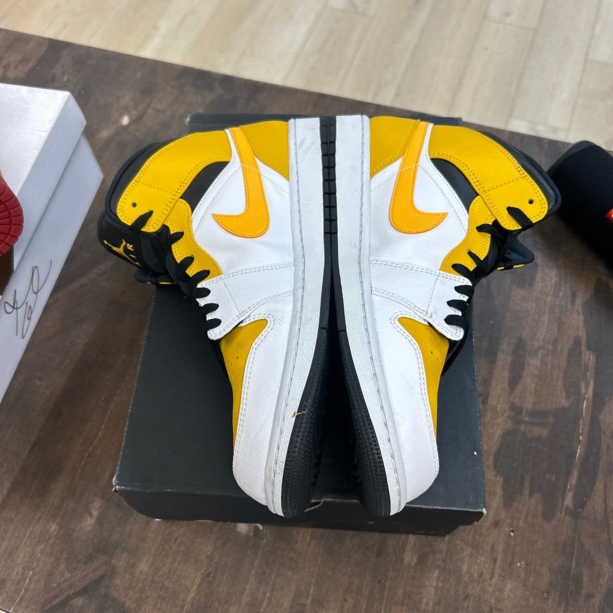 Jordan 1 Mid University Gold - Image 3