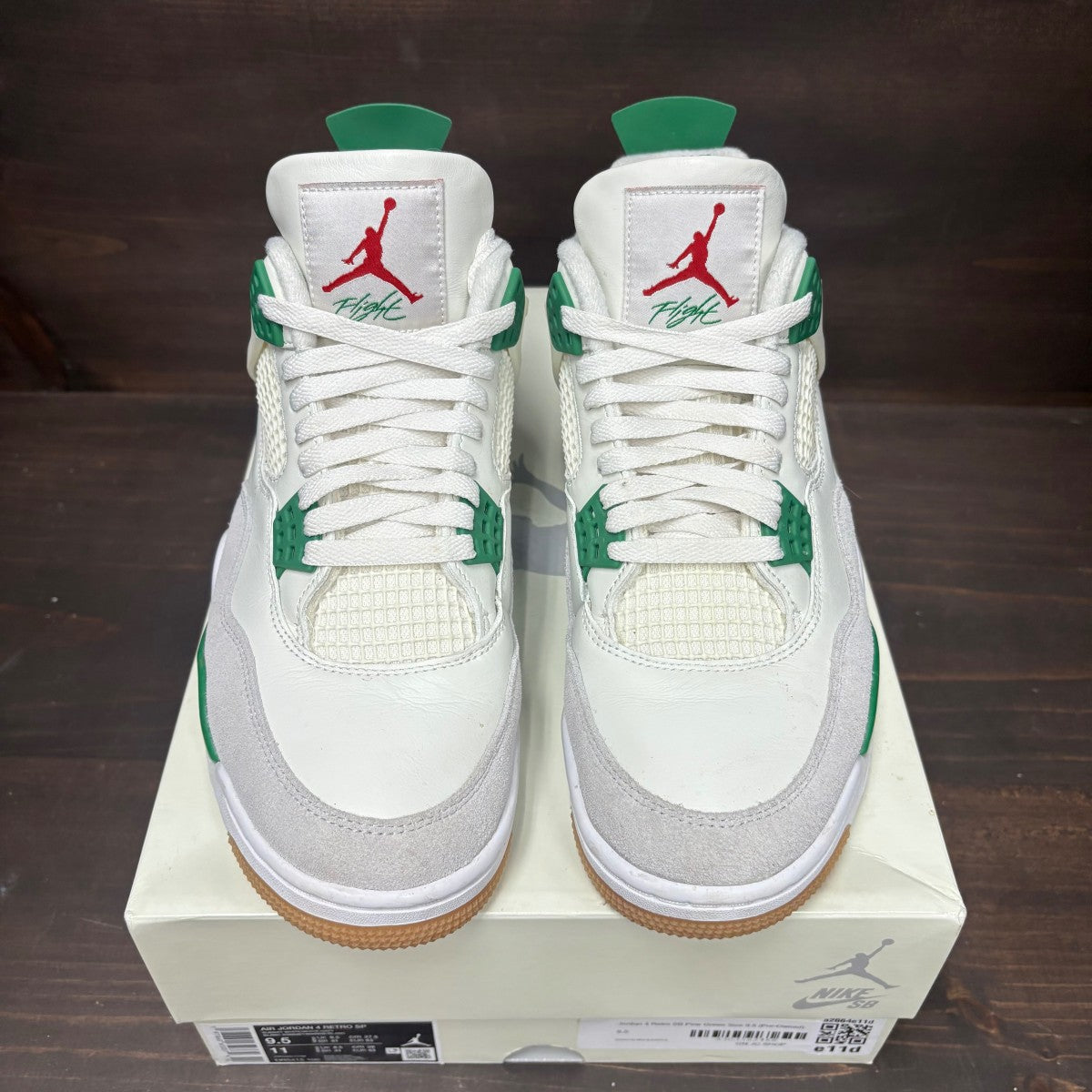 Jordan 4 Retro SB Pine Green Size 9.5 (Pre-Owned) - Image 3
