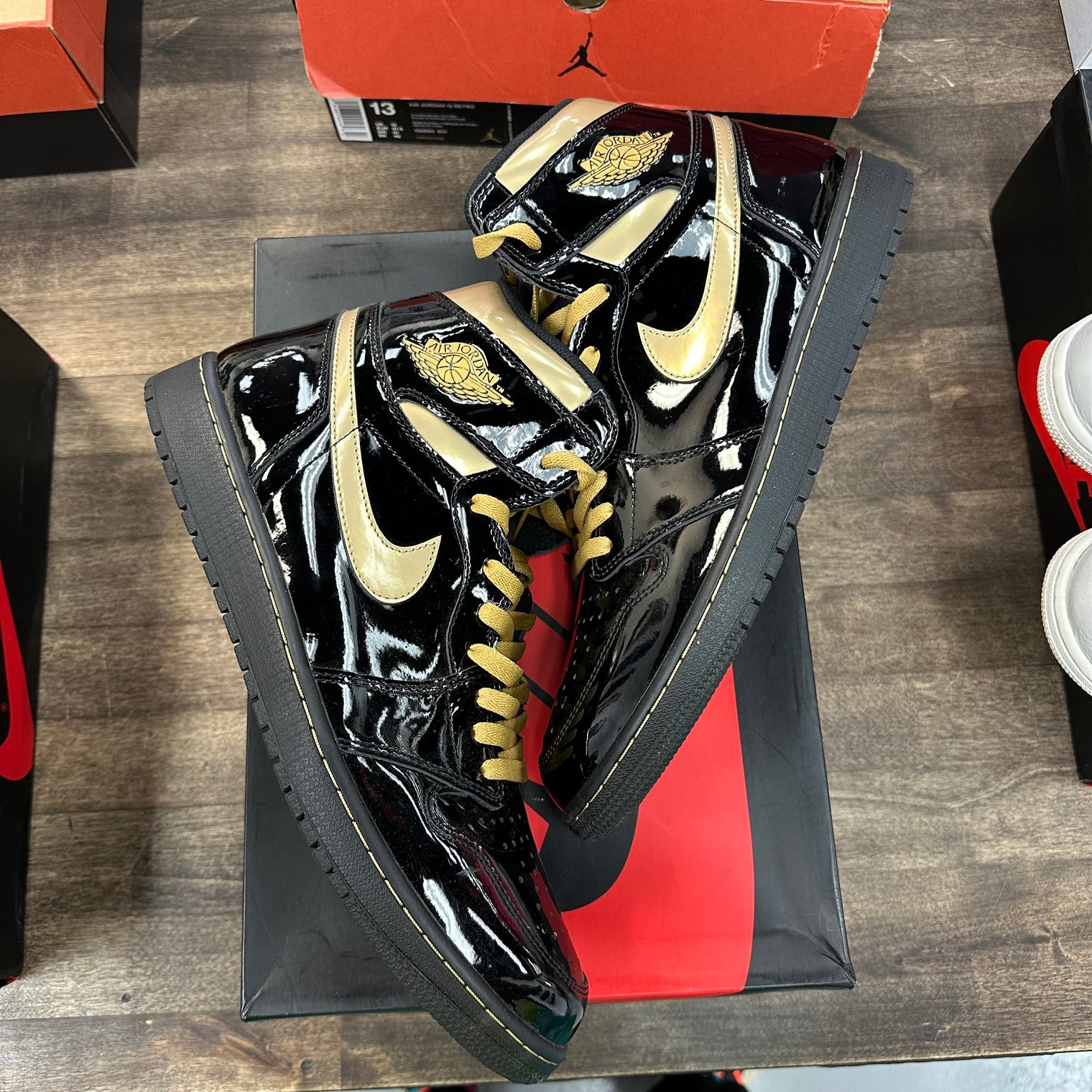 Black Metallic Gold Jordan 1 Retro High (2020) (USED)
