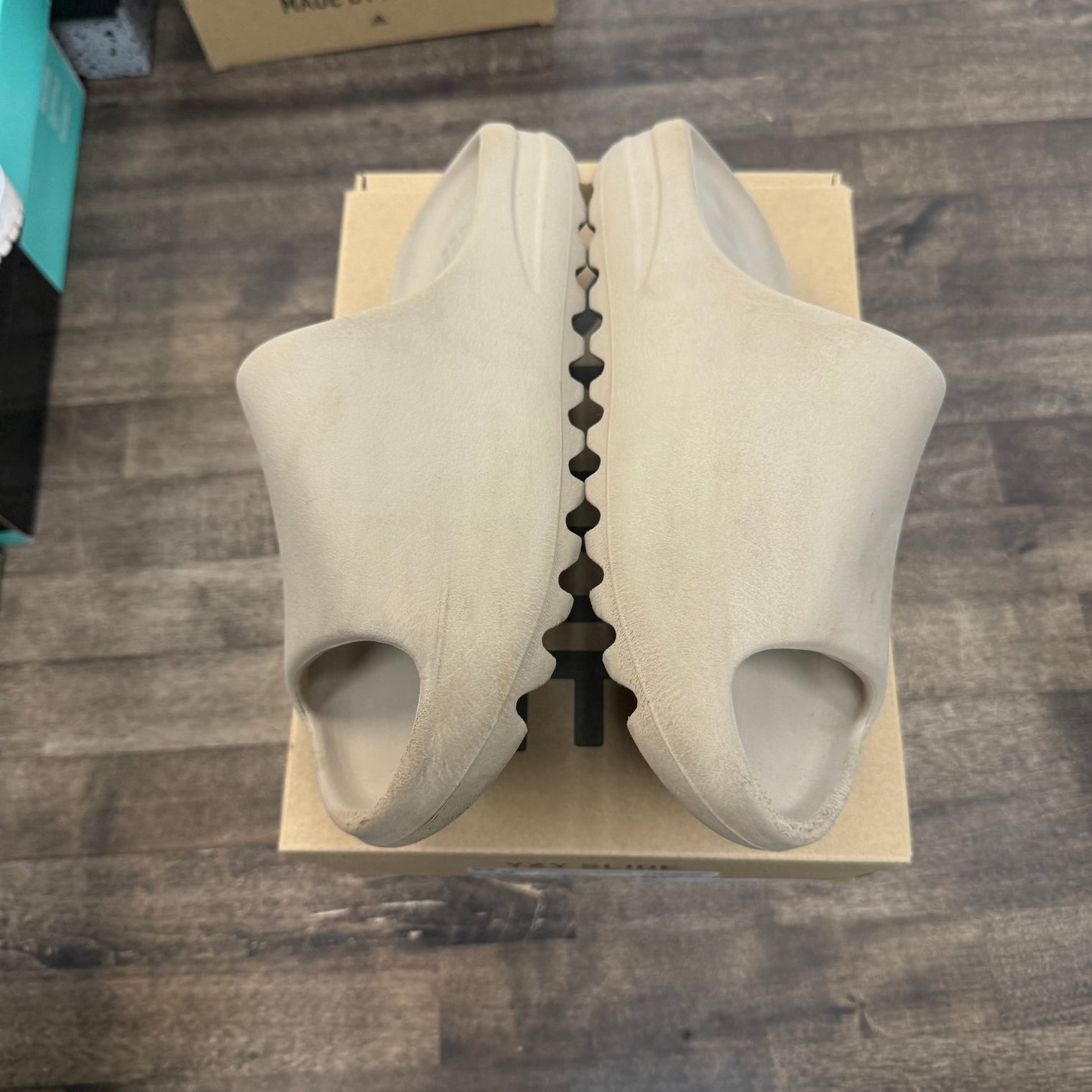 Pure adidas Yeezy Slide (Restock) (USED)