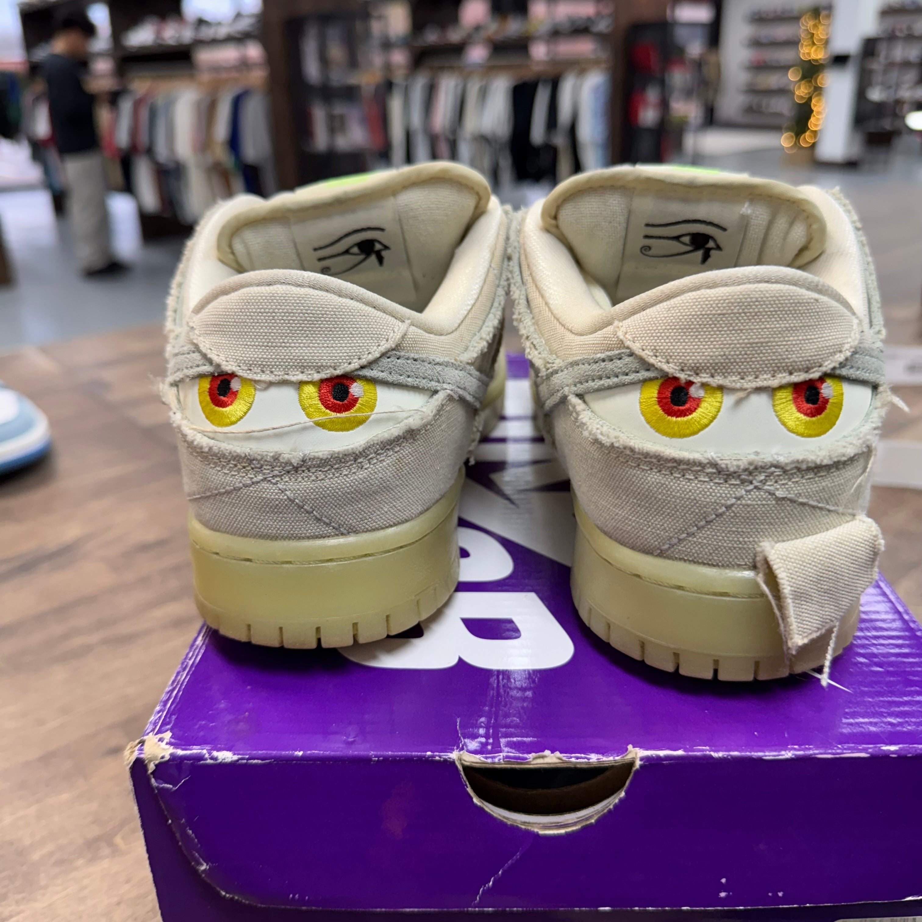 Nike Mummy Nike SB Dunk Low (USED) Size 9 (Pre-Owned) - Image 4